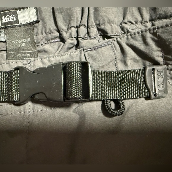 REI Women’s Gray Nylon Convertible Zip Off Pants Size 12 Petite Hiking Outdoor - Picture 4 of 10